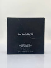 Load image into Gallery viewer, Laura Mercier Smooth Finish Foundation Powder - 1N1 01